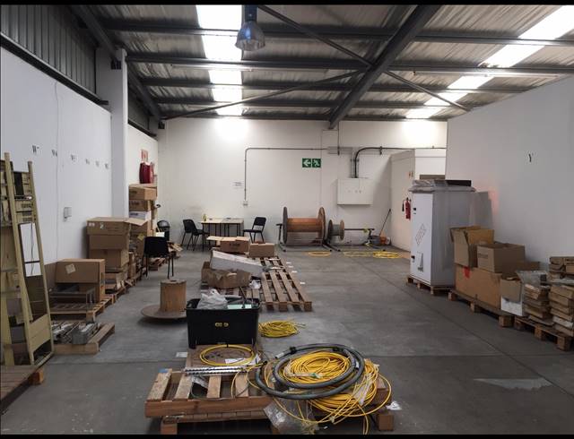 379M² FACTORY RENTED IN AIRPORT INDUSTRIA